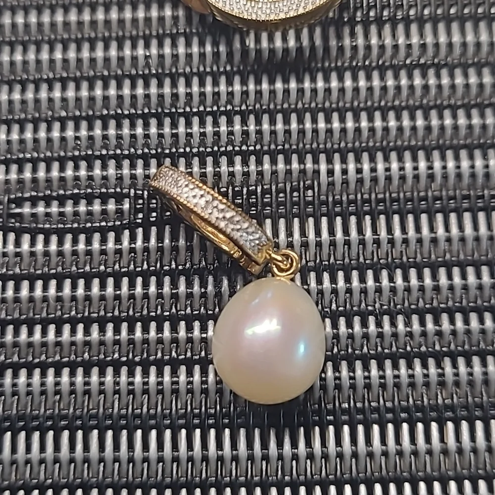 18" pearlustre Necklace - Picture 5 of 8